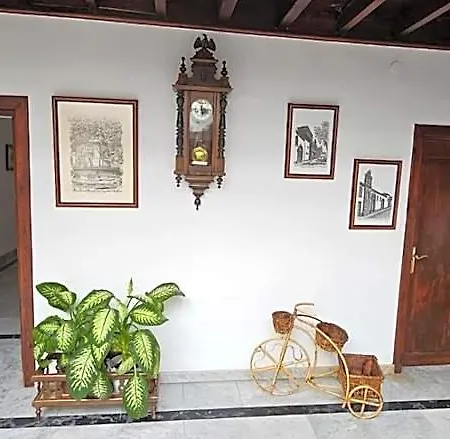 La Casona De *